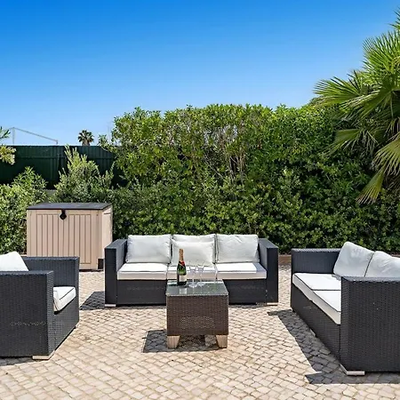 Ferrarias Villa Sleeps 7 With Air Con And Wifi