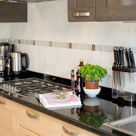 فيلة Ferrarias Villa Sleeps 7 With Air Con And Wifi *