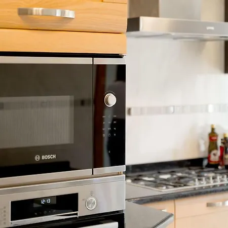 Ferrarias Villa Sleeps 7 With Air Con And Wifi *