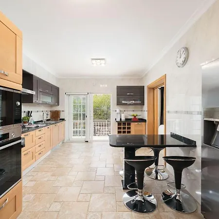 Ferrarias Villa Sleeps 7 With Air Con And Wifi فيلة